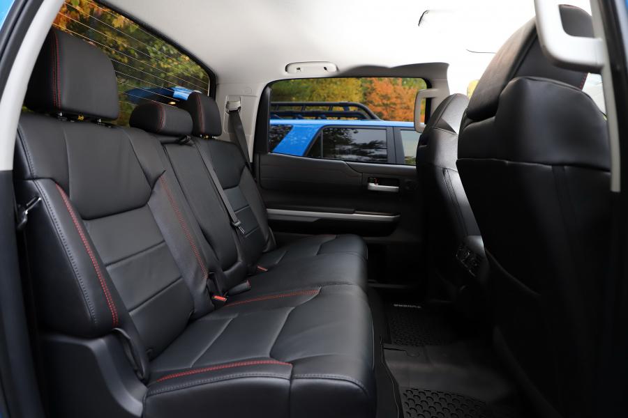 Интерьер Toyota Tundra TRD Pro CrewMax 2018 года  (фото 32 из 52)